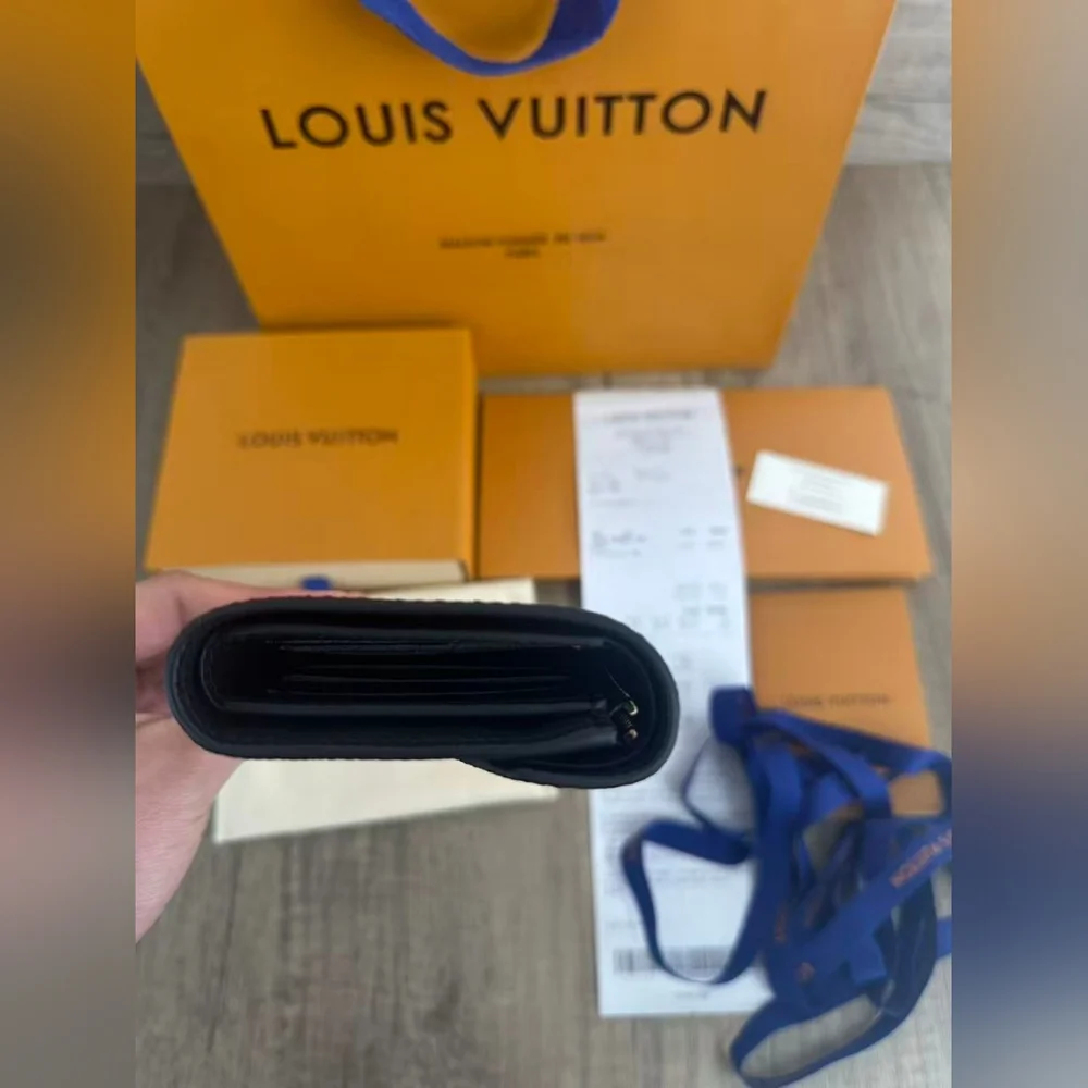 Louis Vuitton Victorine Wallet - Picture 3 of 13